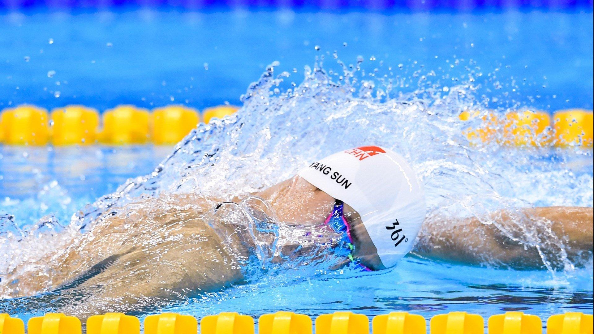 潘展乐勇夺世锦赛金牌 中国泳坛新星闪耀国际赛场