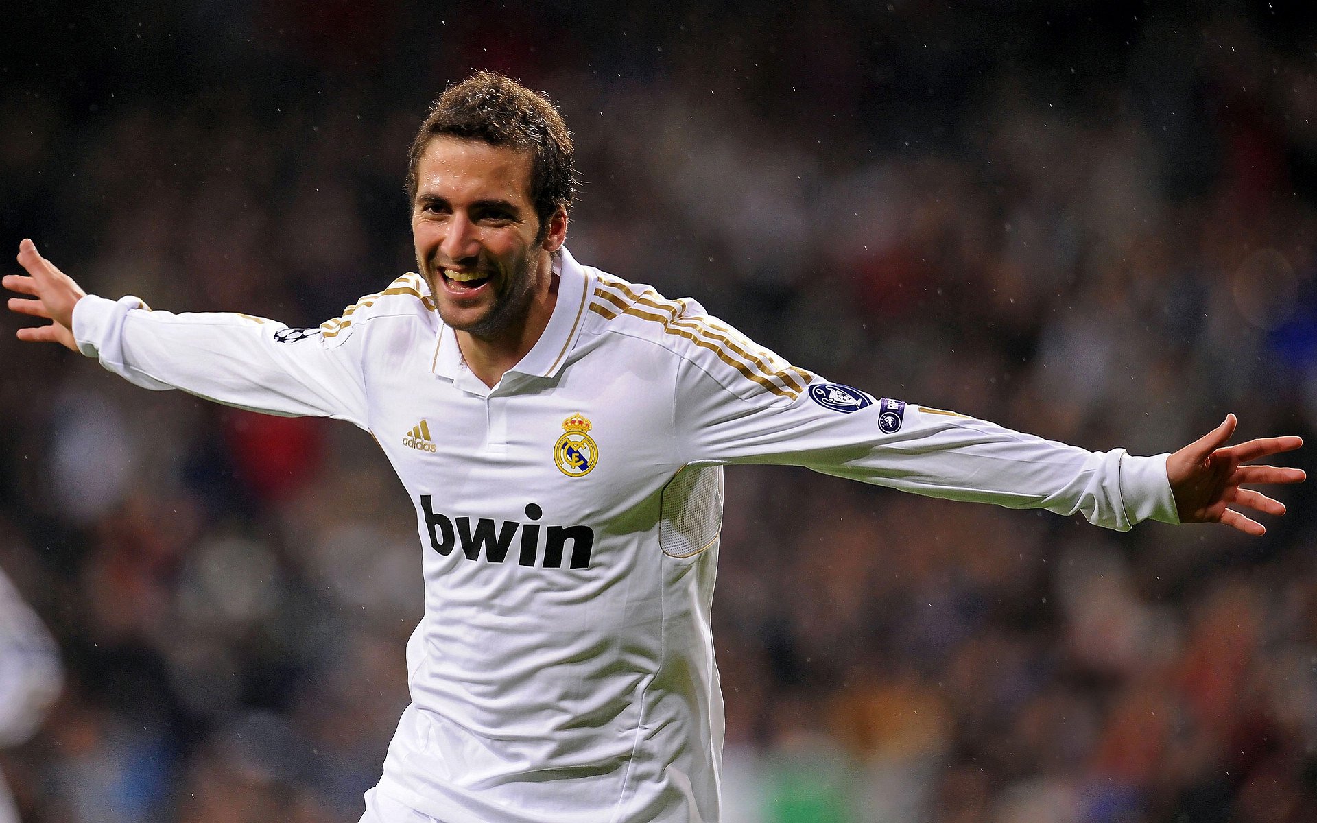 中国速度滑冰队世锦赛再创佳绩 小将张雨菲勇夺女子500米金牌